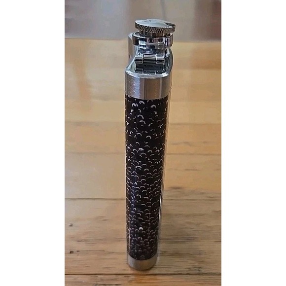 New in BoxMontana Fly Company Stainless Steel Hip Flasks 8 oz Rainbow Trout - Picture 2 of 4